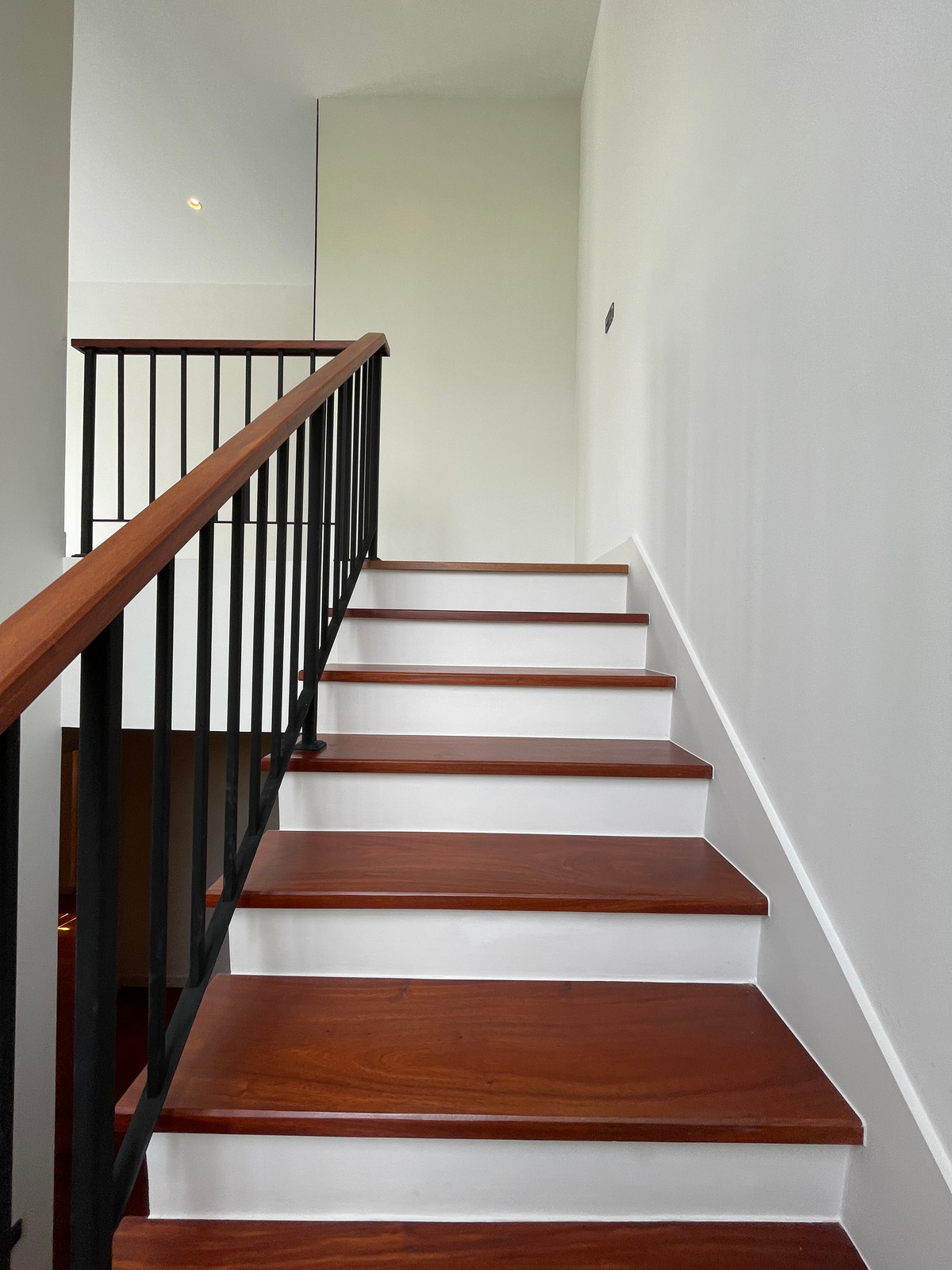 ขายบ้านรามคำแหง หัวหมาก : [ขาย] ARNA Rama 9 บ้านเดี่ยว Super Luxury 3 ชั้น พร้อมสระว่ายน้ำส่วนตัว และดาดฟ้า | ทำเลทองหลัง The Mall รามฯ ใกล้ MRT สายสีส้ม