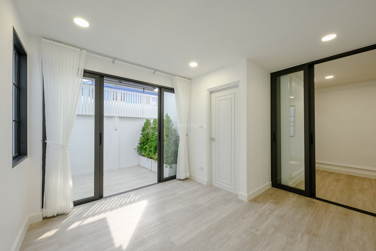 For SaleHouseOnnut, Udomsuk : Single house 60 sq m, Soi On Nut 44, good location, renovated, ready to move in.