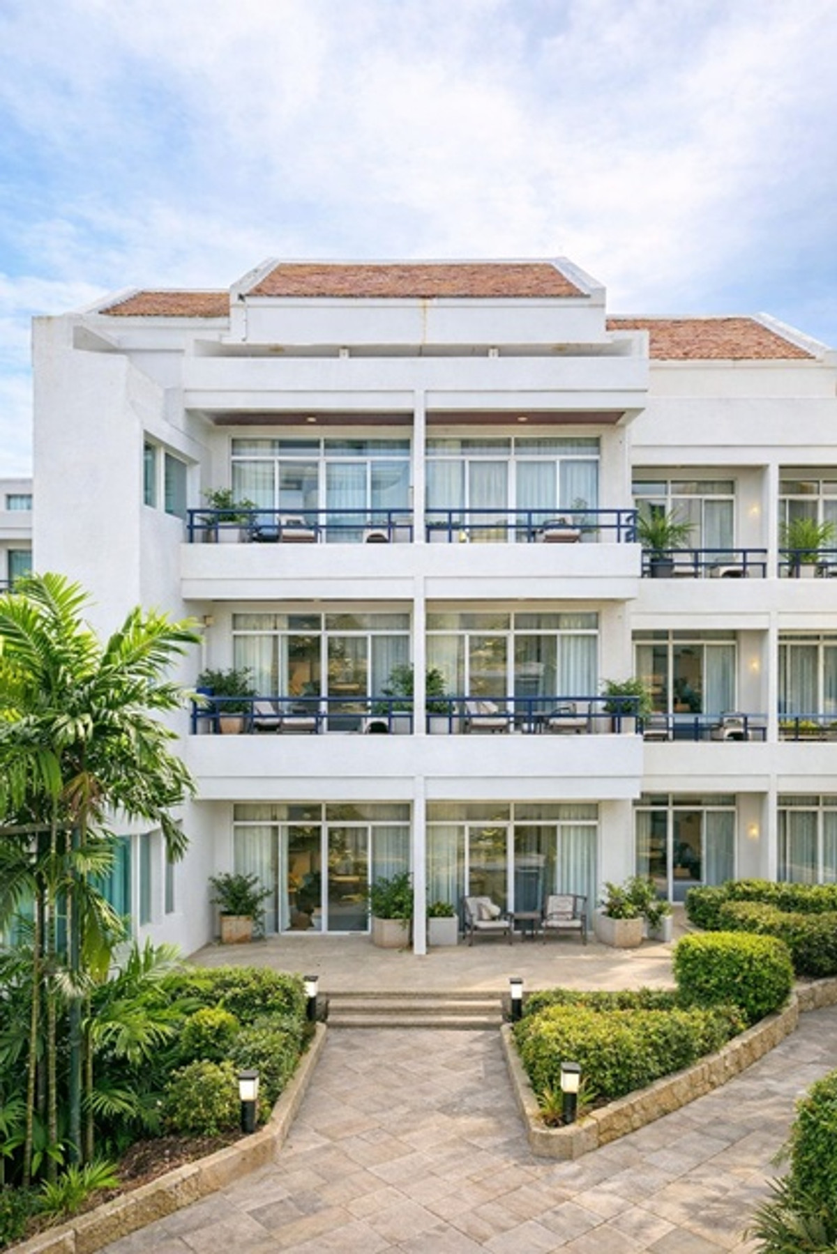 For RentTownhomePattaya, Bangsaen, Chonburi : 4story commercial building with 5 bed Sriracha Harbor 890m. 5 bath near KohLoi Sriracha 900m. from R