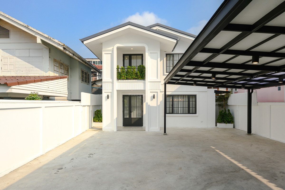 For SaleHouseOnnut, Udomsuk : Single house 60 sq m, Soi On Nut 44, good location, renovated, ready to move in.