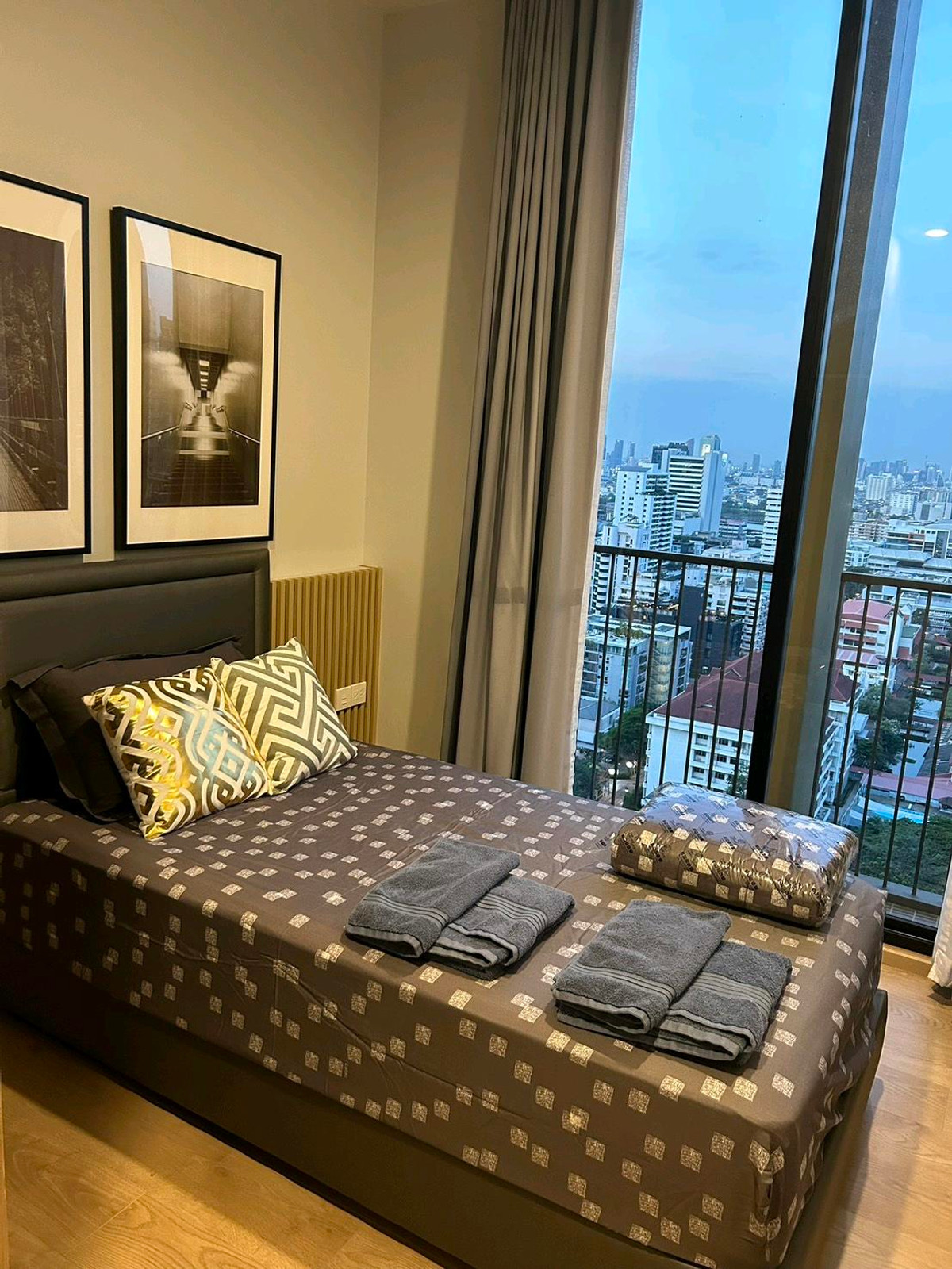 For RentCondoSukhumvit, Asoke, Thonglor : For rent: Noble BE19 (Noble BE19)
​2 bedrooms, 2 bathrooms, fully furnished, city view