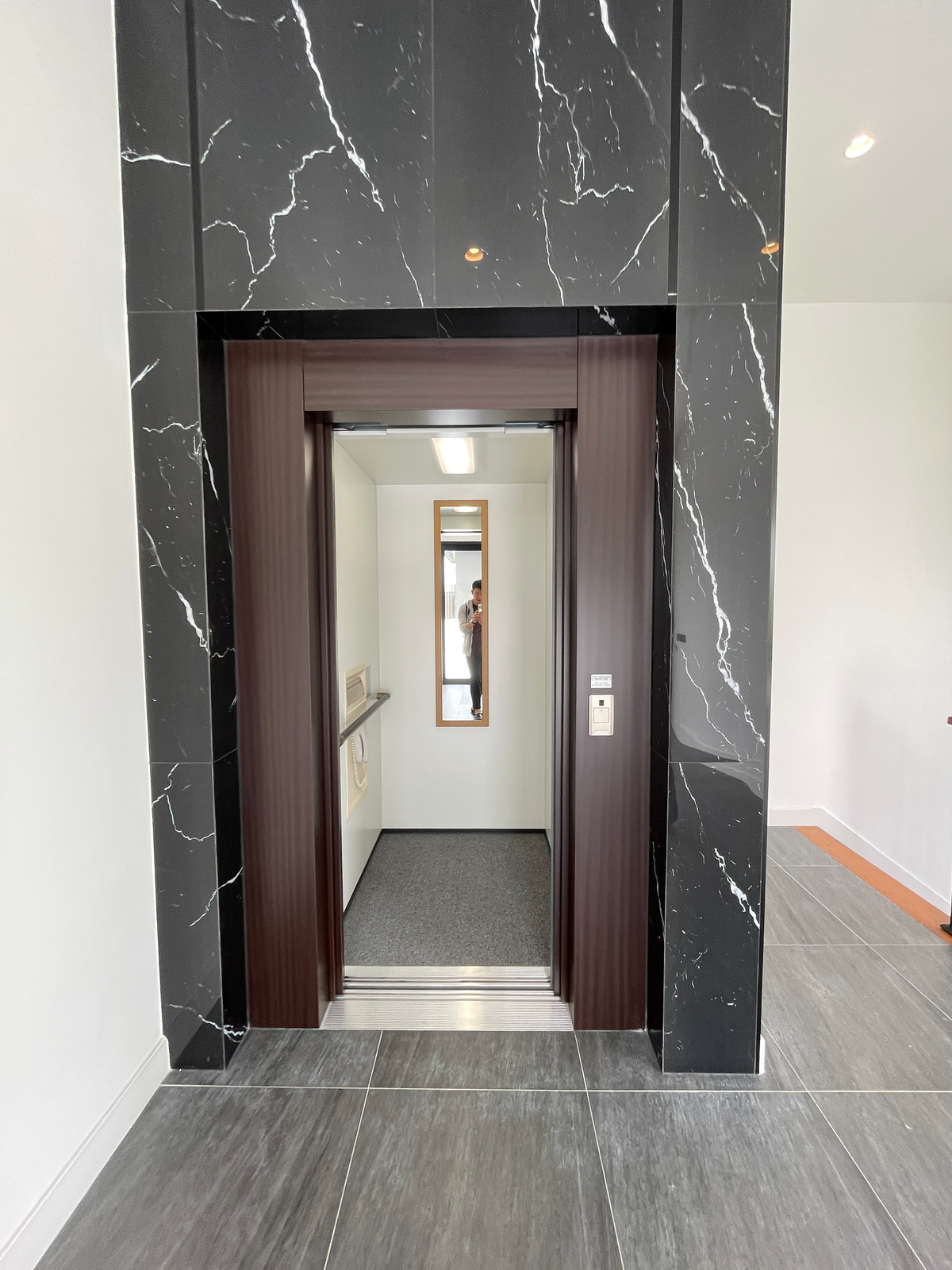 ขายบ้านรามคำแหง หัวหมาก : [ขาย] ARNA Rama 9 บ้านเดี่ยว Super Luxury 3 ชั้น พร้อมสระว่ายน้ำส่วนตัว และดาดฟ้า | ทำเลทองหลัง The Mall รามฯ ใกล้ MRT สายสีส้ม