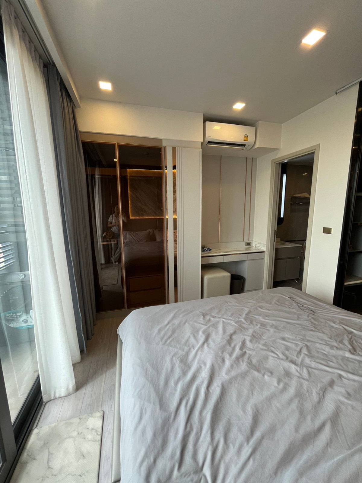 ให้เช่าคอนโดพระราม 9 เพชรบุรีตัดใหม่ RCA : PRO-116✨ปล่อยเช่าคอนโด One9Five ✨🚆ใกล้รถไฟฟ้า🚆 MRT พระราม 9 ✨เพียง 25,000 บาท/เดือน ✨ขนาด 35.00 ตรม. ชั้น 41 *0659174222*