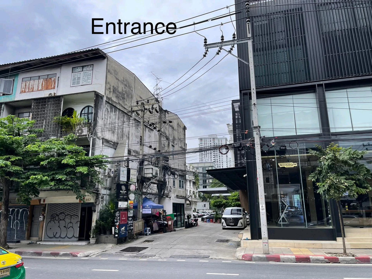 For RentShop HouseSukhumvit, Asoke, Thonglor : 🏢 6-story building for rent, Ekkamai-Sukhumvit 63, vacant building, ready to use. Suitable for an office, clinic, shop or residence. Rent 50,000–55,000 baht/month. Contact Luk Jeab 065-536-5165.