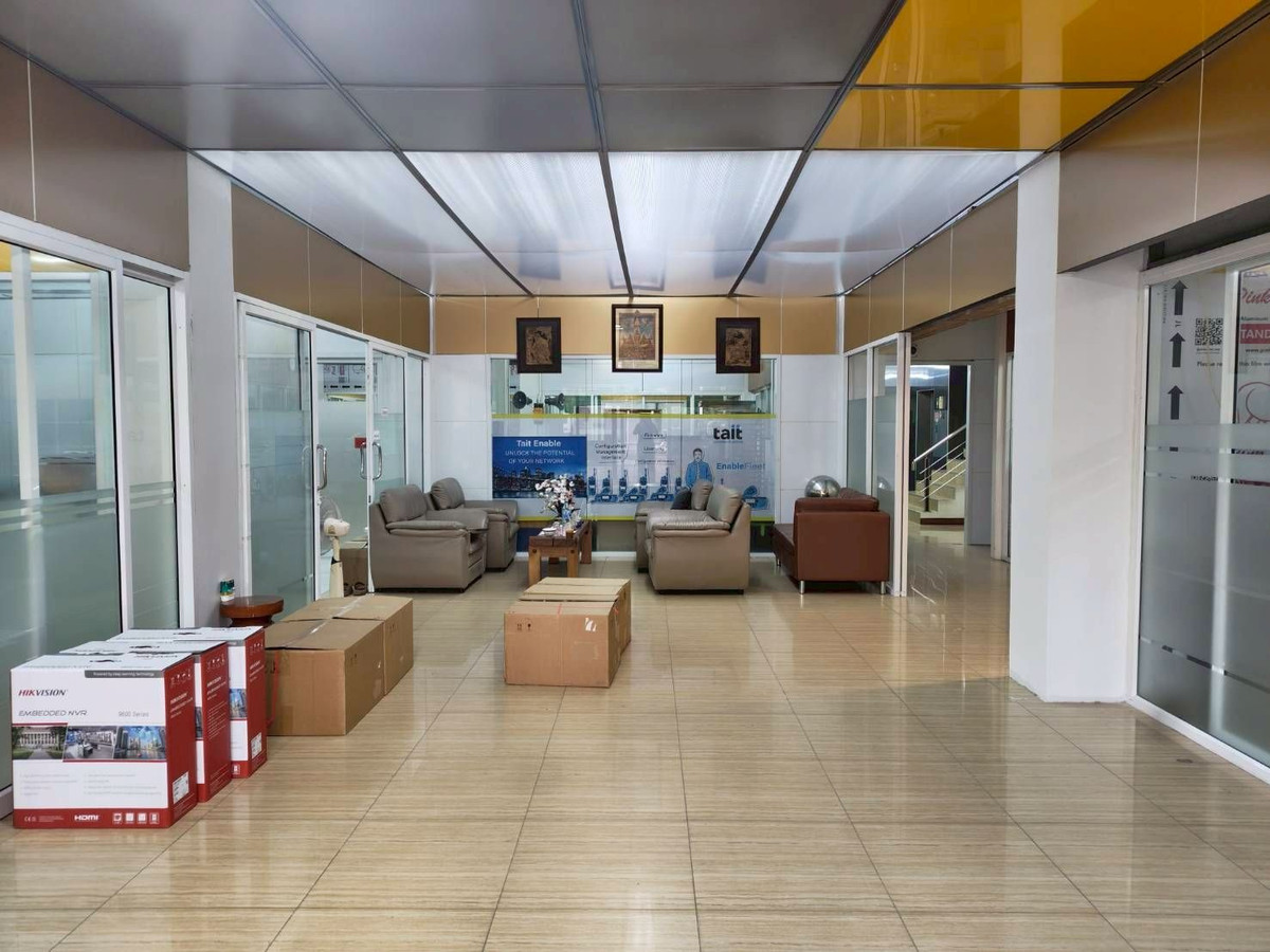 Shop HouseSamut Prakan,Samrong : Commercial building for rent/sale, good location, suitable for doing business. Usable area per floor is approximately 300 sq m.