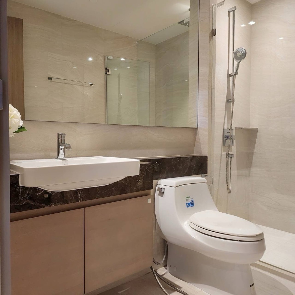 For RentCondoSilom, Saladaeng, Bangrak : For rent 2 bedroom Ashton Silom 75,000 baht call 0869017364