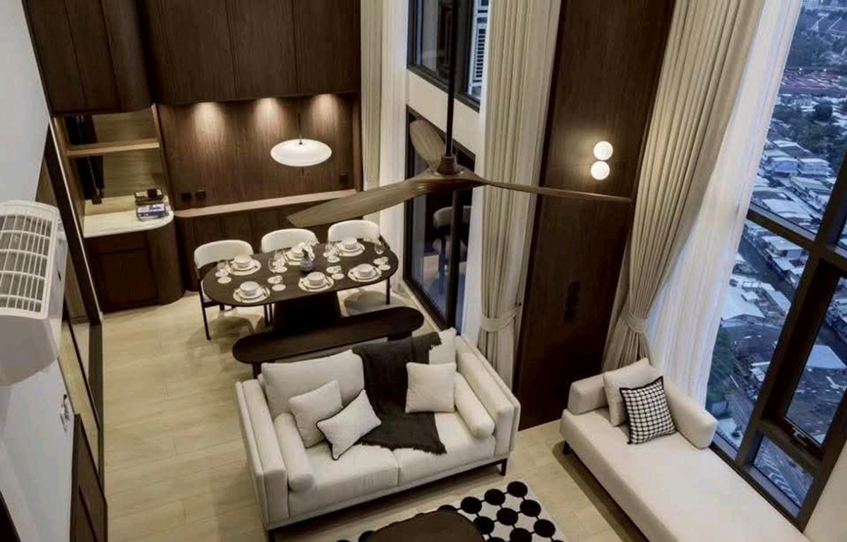 For RentCondoKhlongtoei, Kluaynamthai : For rent: Life Rama 4 - Asoke, city view, corner room, near MRT Queen Sirikit Center.