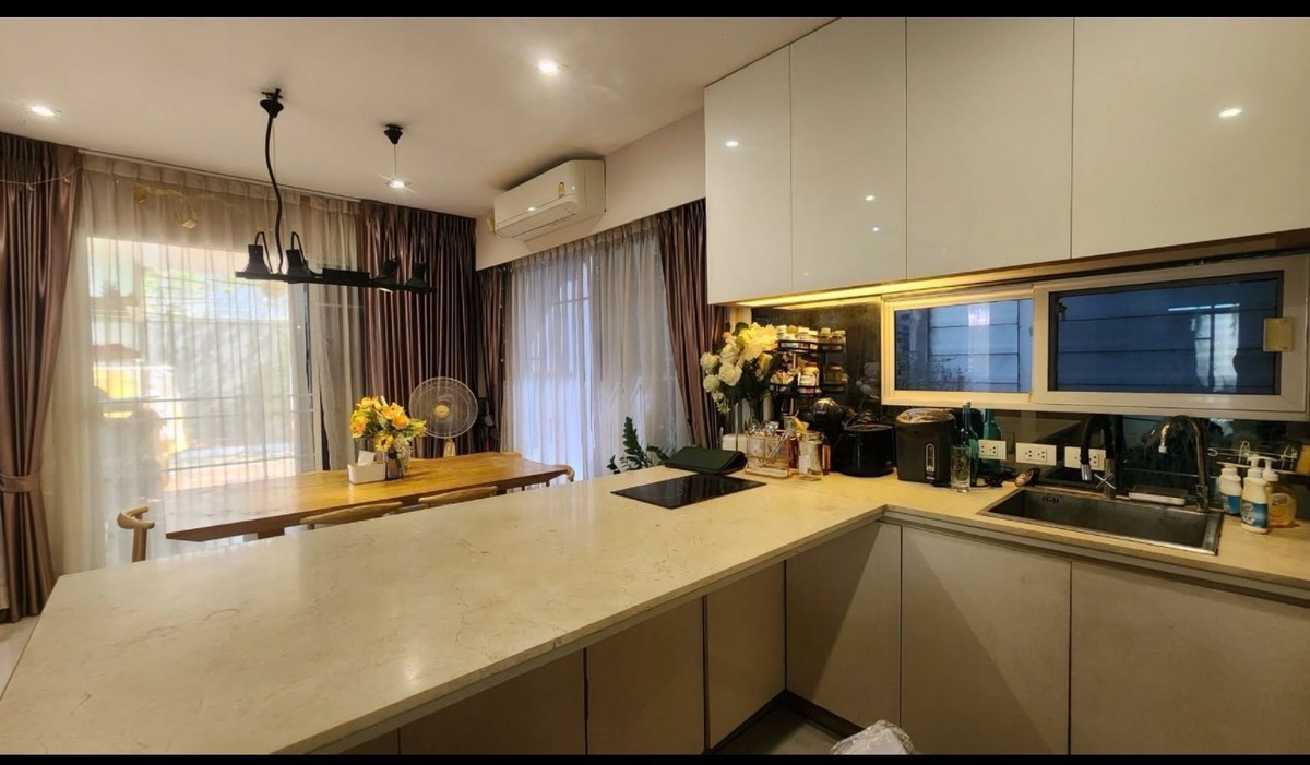 ให้เช่าบ้านนวมินทร์ รามอินทรา : Habitia Vent ปัญญาอินทรา | ใกล้ทางด่วนจตุโชติ
✨ พร้อมอยู่จริง หิ้วกระเป๋าเข้าได้เลย
รวม 5 ห้องนอน 3 ห้องน้ำ

🌿 สิ่งอำนวยความสะดวกส่วนกล