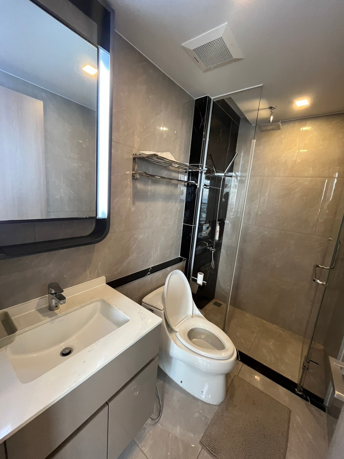 ให้เช่าคอนโดพระราม 9 เพชรบุรีตัดใหม่ RCA : PRO-116✨ปล่อยเช่าคอนโด One9Five ✨🚆ใกล้รถไฟฟ้า🚆 MRT พระราม 9 ✨เพียง 25,000 บาท/เดือน ✨ขนาด 35.00 ตรม. ชั้น 41 *0659174222*