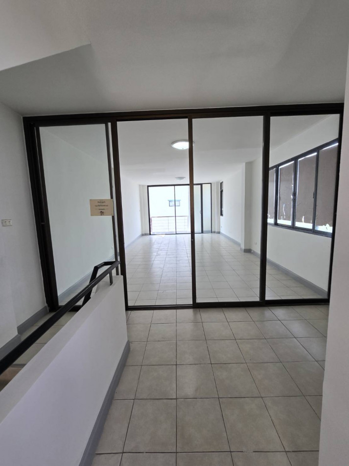 ขายอาคารพาณิชย์นวมินทร์ รามอินทรา : ขาย อาคารพาณิชย์ เดอะวิลเลจ ปัญญา-อินทรา 170 ตรม 27 ตรว Renovate ใหม่