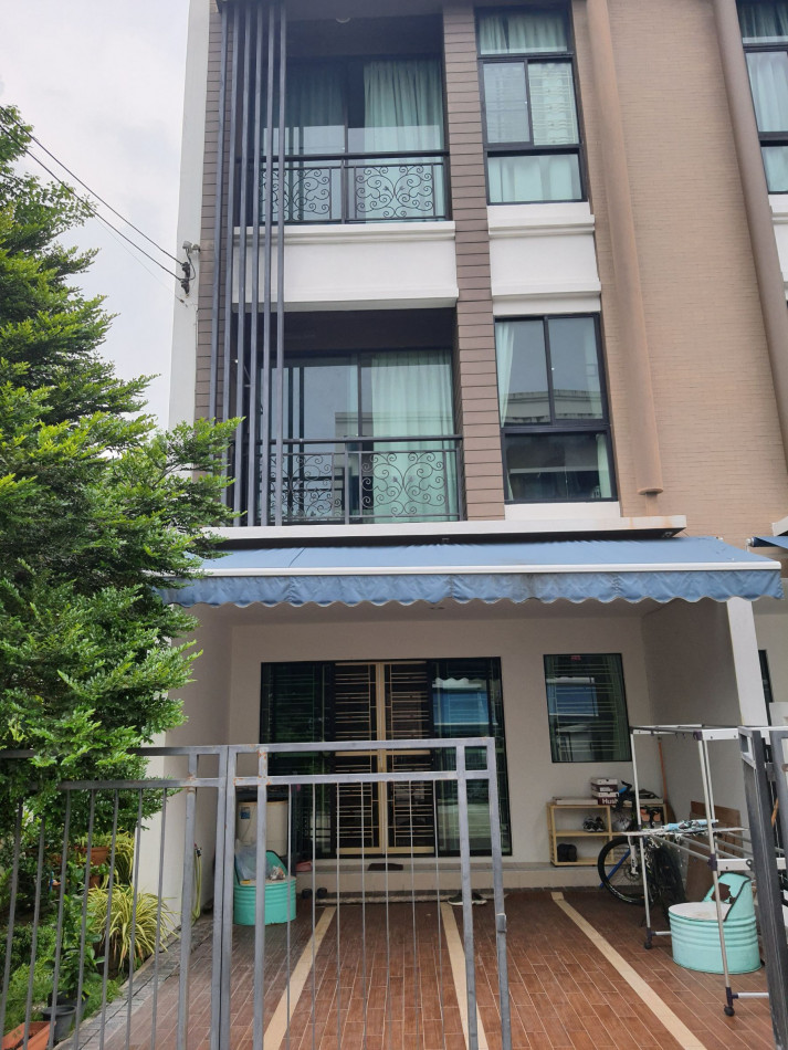 ขายทาวน์โฮมเสรีไทย-นิด้า : ขาย ทาวน์โฮม ได้เนื้อที่เยอะ Baan Klang Muang Nawamin 42 170 ตรม 28 ตรว หลังมุม