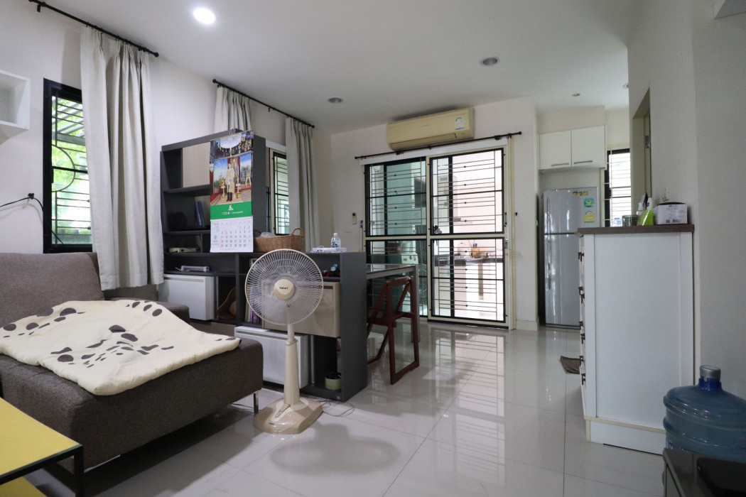 ขายทาวน์โฮมเสรีไทย-นิด้า : ขาย ทาวน์โฮม ได้เนื้อที่เยอะ Baan Klang Muang Nawamin 42 170 ตรม 28 ตรว หลังมุม