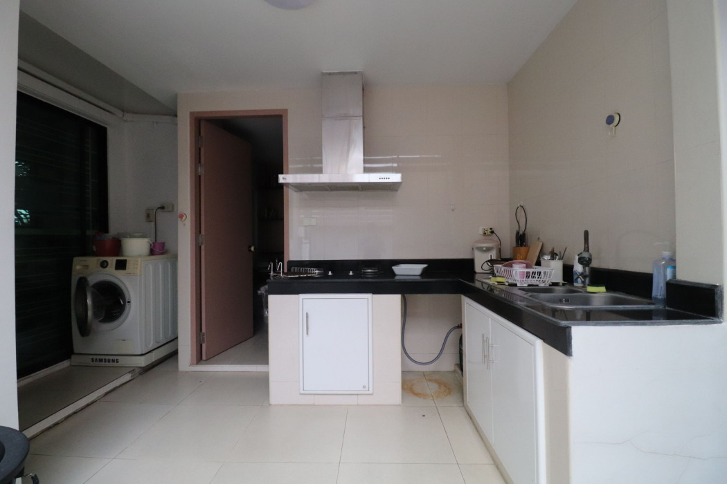 ขายทาวน์โฮมเสรีไทย-นิด้า : ขาย ทาวน์โฮม ได้เนื้อที่เยอะ Baan Klang Muang Nawamin 42 170 ตรม 28 ตรว หลังมุม