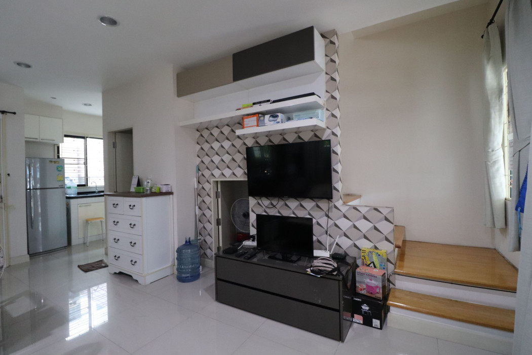 ขายทาวน์โฮมเสรีไทย-นิด้า : ขาย ทาวน์โฮม ได้เนื้อที่เยอะ Baan Klang Muang Nawamin 42 170 ตรม 28 ตรว หลังมุม