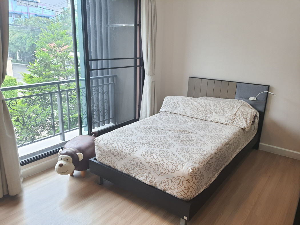 ขายทาวน์โฮมเสรีไทย-นิด้า : ขาย ทาวน์โฮม ได้เนื้อที่เยอะ Baan Klang Muang Nawamin 42 170 ตรม 28 ตรว หลังมุม