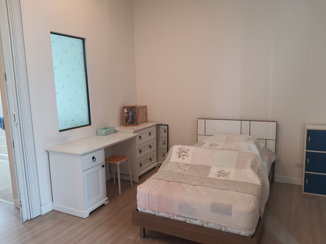 ขายทาวน์โฮมเสรีไทย-นิด้า : ขาย ทาวน์โฮม ได้เนื้อที่เยอะ Baan Klang Muang Nawamin 42 170 ตรม 28 ตรว หลังมุม