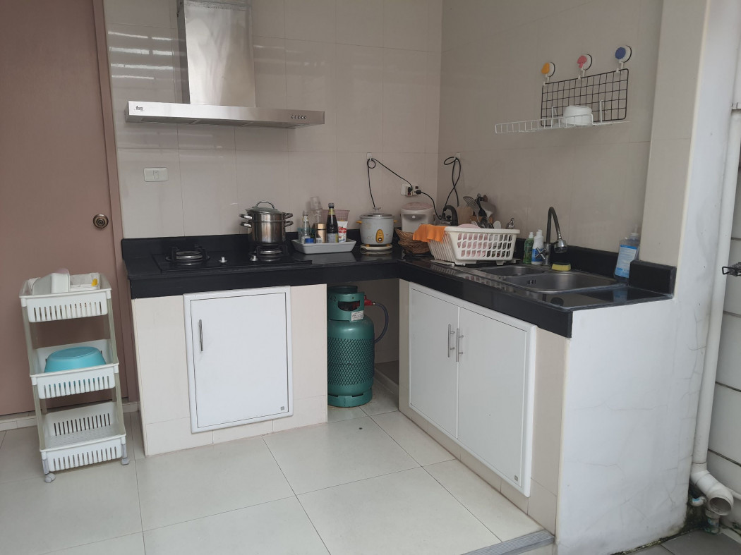 ขายทาวน์โฮมเสรีไทย-นิด้า : ขาย ทาวน์โฮม ได้เนื้อที่เยอะ Baan Klang Muang Nawamin 42 170 ตรม 28 ตรว หลังมุม