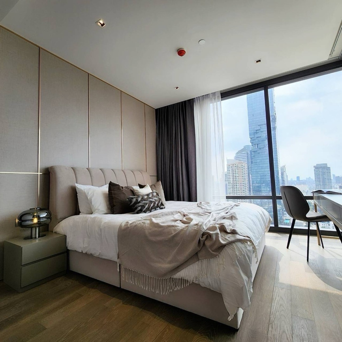 For RentCondoSilom, Saladaeng, Bangrak : For rent 2 bedroom Ashton Silom 75,000 baht call 0869017364