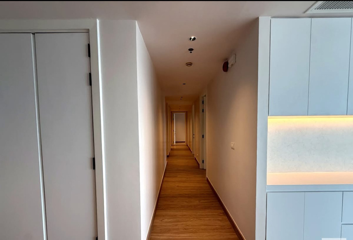 For RentCondoWitthayu, Chidlom, Langsuan, Ploenchit : Condo for rent, Athenee Residence 3+1maid, 215 sq m, Ploenchit-Chidlom area, near Central Embassy.