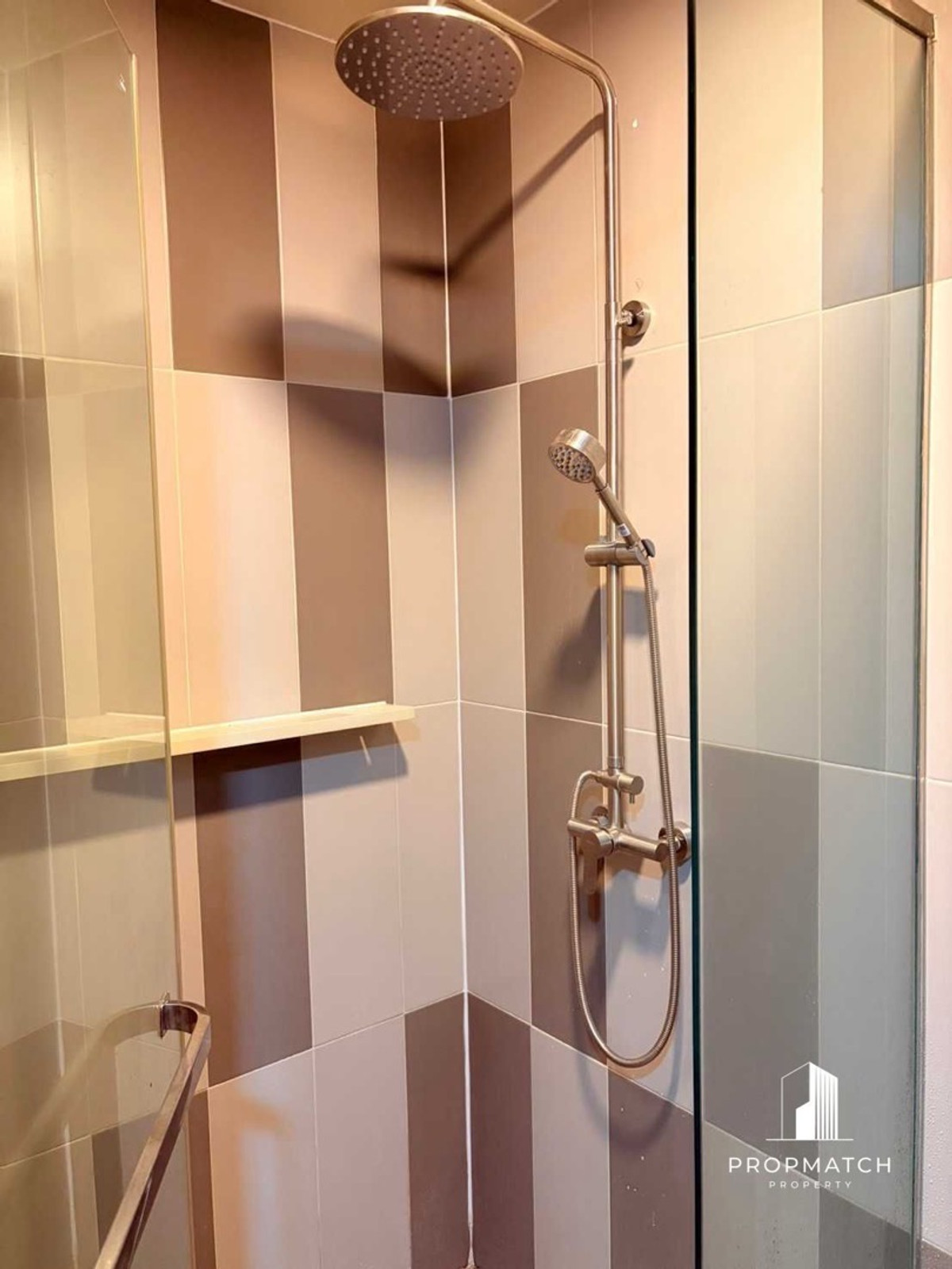 For RentCondoSapankwai,Jatujak : For rent, Onyx Phahonyothin, only 18,000.-, just redone the room.