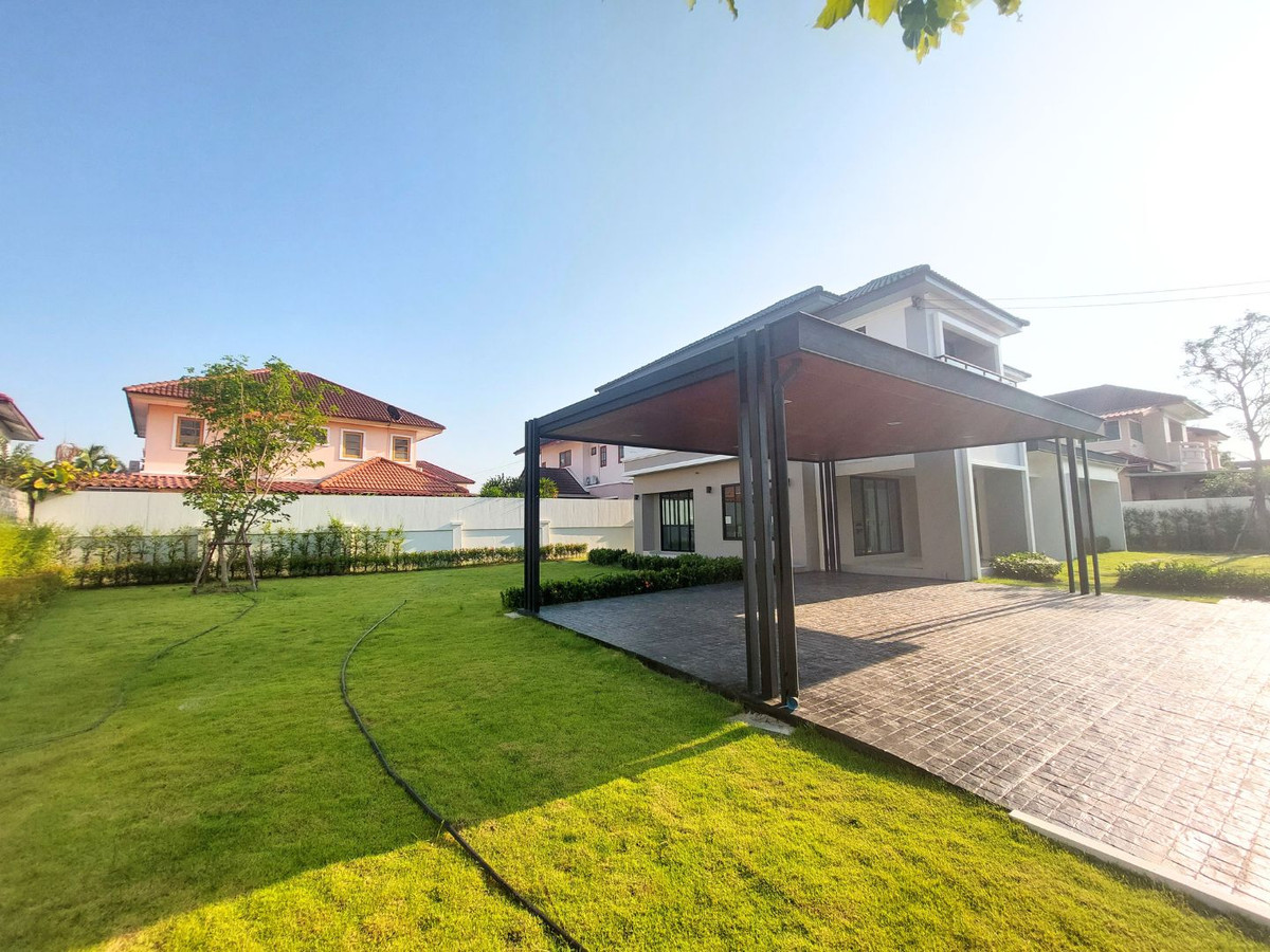 For SaleHouseNonthaburi, Bang Yai, Bangbuathong : Near MRT Bang Phlu & Westgate! Large detached house, 156 sq m., Chollada Village, Bang Bua Thong, newly renovated, prime location connecting Rattanathibet-Chaiyaphruek, quick access to the city, 4 bedrooms, complete functions, full central area.  Last