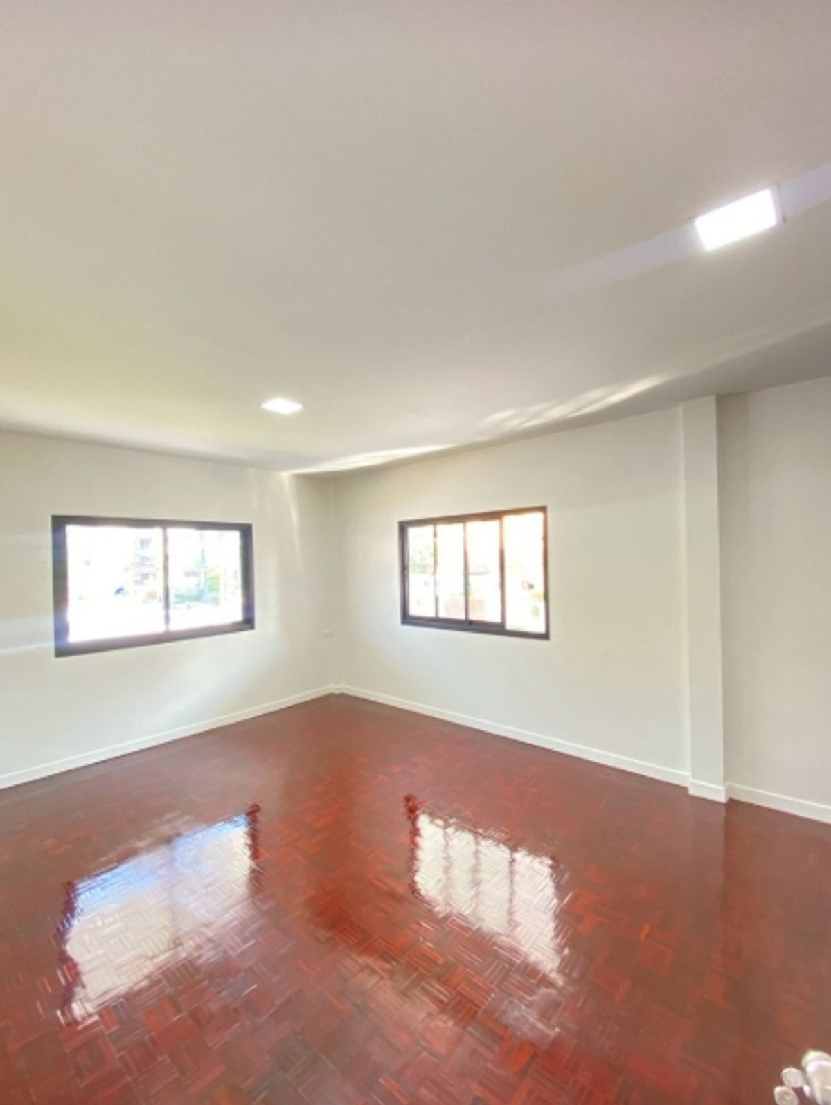 ขายบ้านปทุมธานี รังสิต ธรรมศาสตร์ : ขายบ้านเดี่ยว 2 ชั้น หมู่บ้านเมืองเอกรังสิต ถนนพหลโยธิน ตำบลหลักหก อำเภอเมืองปทุมธานี จังหวัดปทุมธานี  มหาวิทยาลัยรังสิต ใกล้ทางด่วนดอนเมืองโทลเวย์