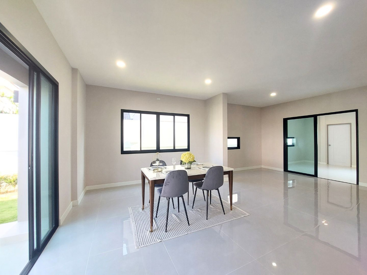 For SaleHouseNonthaburi, Bang Yai, Bangbuathong : Near MRT Bang Phlu & Westgate! Large detached house, 156 sq m., Chollada Village, Bang Bua Thong, newly renovated, prime location connecting Rattanathibet-Chaiyaphruek, quick access to the city, 4 bedrooms, complete functions, full central area.  Last