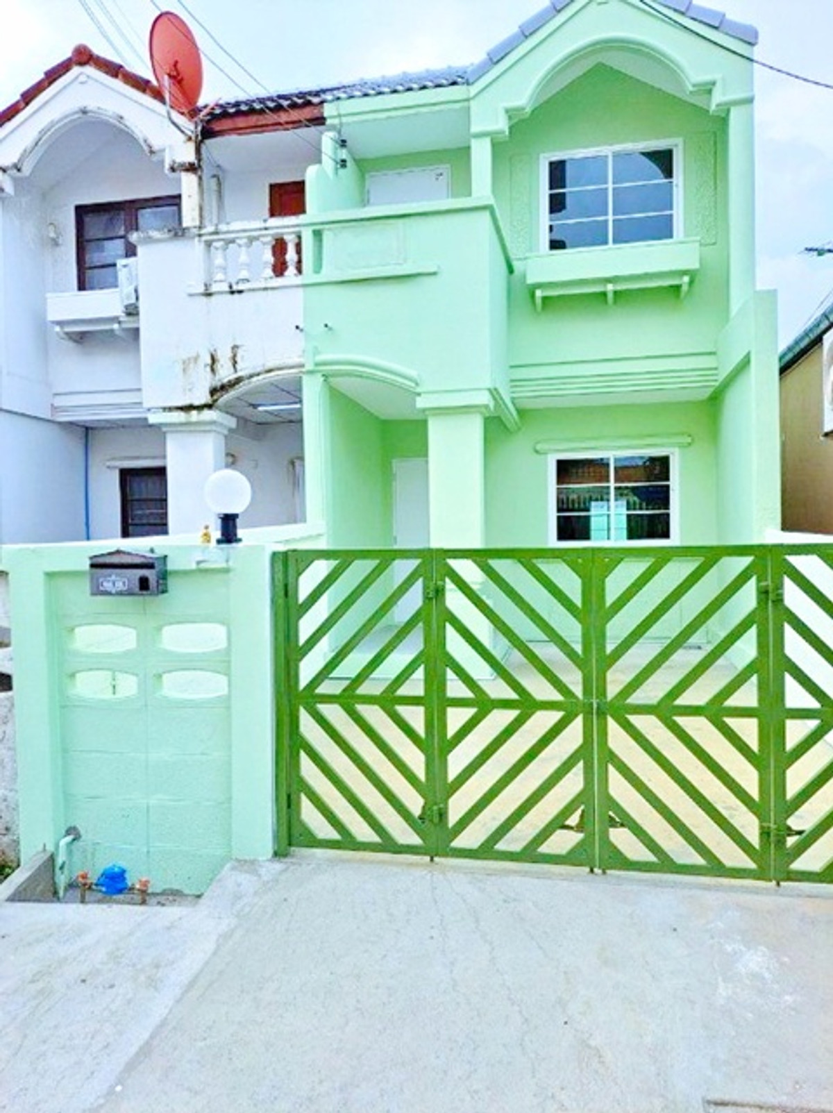 For RentTownhomeRattanathibet, Sanambinna : near MRT TalatBangYai 800m. 18sq.wa. 144sq.m. BangYai City 2-bed 2-bath townhouse Mix Bang Yai