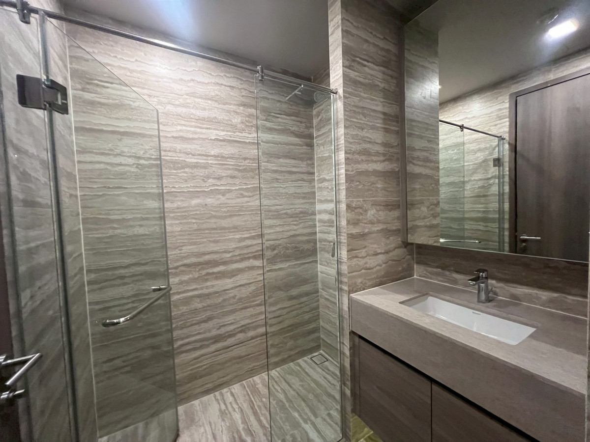 For RentCondoSukhumvit, Asoke, Thonglor : 2 bedroom for rent at Celes Asoke – Luxury Condo, very convenient to travel, in the heart of Asoke, opposite Terminal 21.