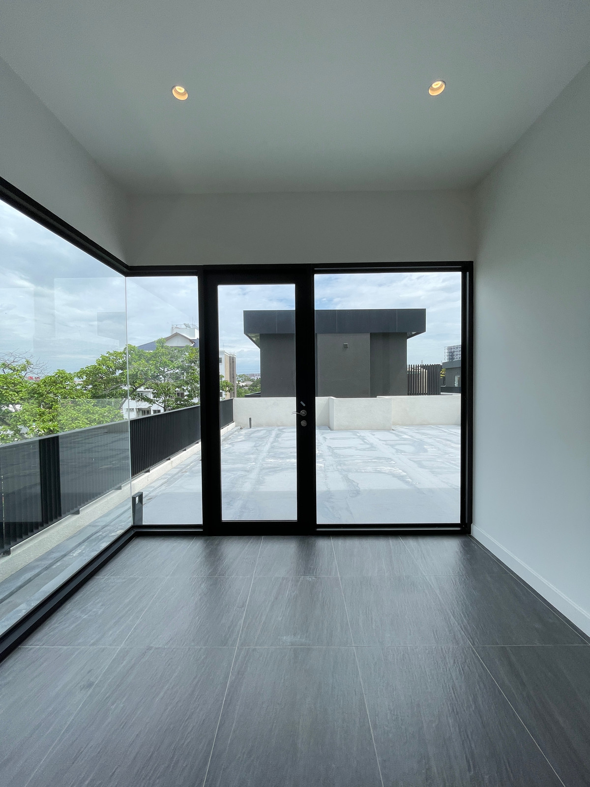 ขายบ้านรามคำแหง หัวหมาก : [ขาย] ARNA Rama 9 บ้านเดี่ยว Super Luxury 3 ชั้น พร้อมสระว่ายน้ำส่วนตัว และดาดฟ้า | ทำเลทองหลัง The Mall รามฯ ใกล้ MRT สายสีส้ม