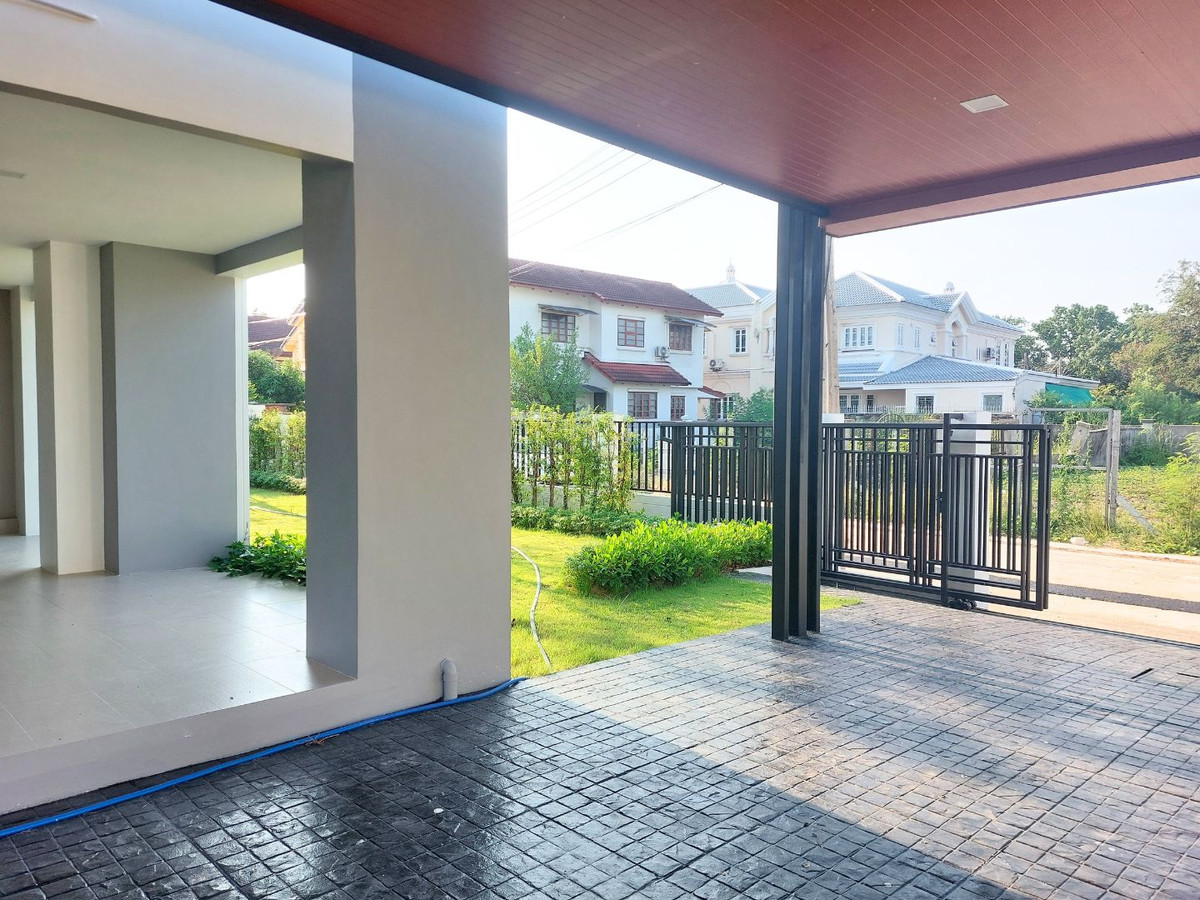 For SaleHouseNonthaburi, Bang Yai, Bangbuathong : Near MRT Bang Phlu & Westgate! Large detached house, 156 sq m., Chollada Village, Bang Bua Thong, newly renovated, prime location connecting Rattanathibet-Chaiyaphruek, quick access to the city, 4 bedrooms, complete functions, full central area.  Last