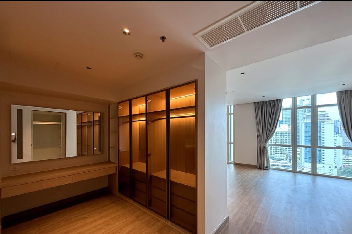 For RentCondoWitthayu, Chidlom, Langsuan, Ploenchit : Condo for rent, Athenee Residence 3+1maid, 215 sq m, Ploenchit-Chidlom area, near Central Embassy.