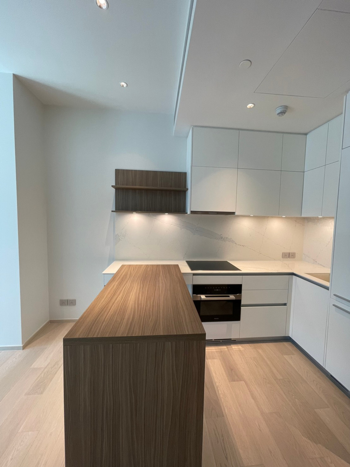 ขายคอนโดวิทยุ ชิดลม หลังสวน : ให้เช่า คอนโด  Ei8hteen Seven 1 ห้องนอน  51 ตร.ม. ย่าน อโศก – พร้อมพงษ์ ใกล้ EmQuartier  ใกล้Lumphini Park