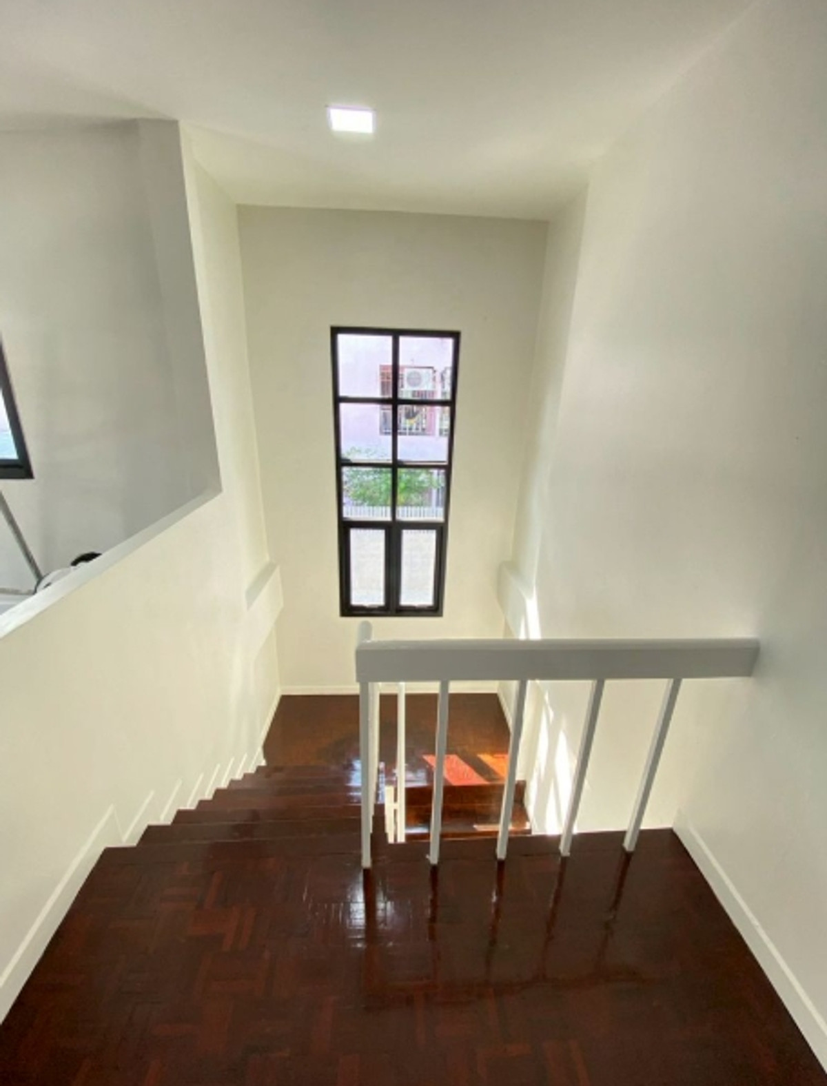 ขายบ้านปทุมธานี รังสิต ธรรมศาสตร์ : ขายบ้านเดี่ยว 2 ชั้น หมู่บ้านเมืองเอกรังสิต ถนนพหลโยธิน ตำบลหลักหก อำเภอเมืองปทุมธานี จังหวัดปทุมธานี  มหาวิทยาลัยรังสิต ใกล้ทางด่วนดอนเมืองโทลเวย์