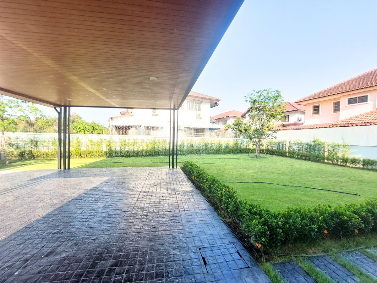 For SaleHouseNonthaburi, Bang Yai, Bangbuathong : Near MRT Bang Phlu & Westgate! Large detached house, 156 sq m., Chollada Village, Bang Bua Thong, newly renovated, prime location connecting Rattanathibet-Chaiyaphruek, quick access to the city, 4 bedrooms, complete functions, full central area.  Last