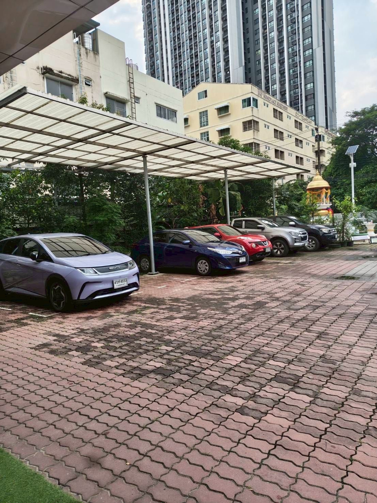 Shop HouseSamut Prakan,Samrong : Commercial building for rent/sale, good location, suitable for doing business. Usable area per floor is approximately 300 sq m.