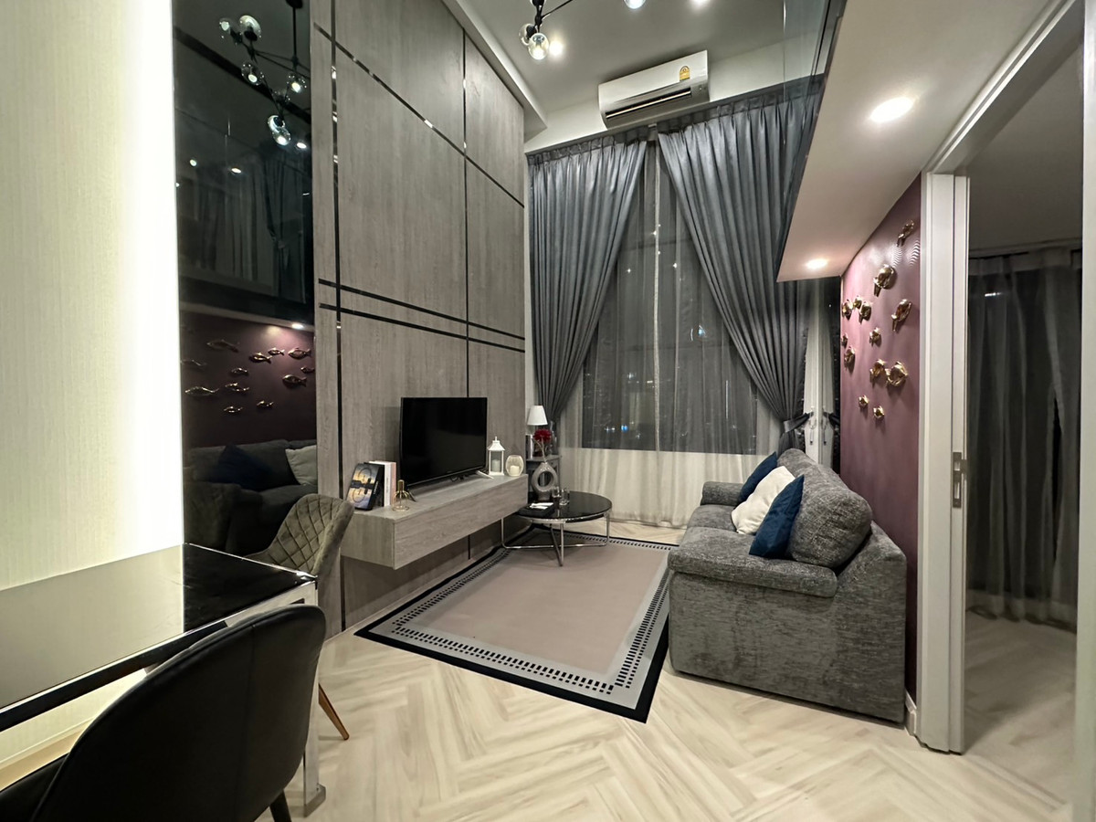 For SaleCondoSathorn, Narathiwat : Condo for sale, 2-story duplex in the heart of Sathorn, Knightsbridge Prime Sathorn. Anyone who likes cool rooms, high ceilings, airy rooms, open feel, high floor with city views.