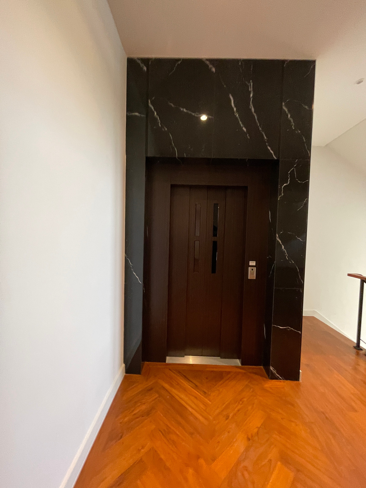 ขายบ้านรามคำแหง หัวหมาก : [ขาย] ARNA Rama 9 บ้านเดี่ยว Super Luxury 3 ชั้น พร้อมสระว่ายน้ำส่วนตัว และดาดฟ้า | ทำเลทองหลัง The Mall รามฯ ใกล้ MRT สายสีส้ม