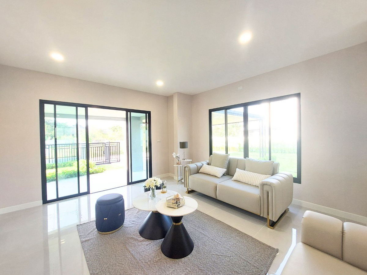 For SaleHouseNonthaburi, Bang Yai, Bangbuathong : Near MRT Bang Phlu & Westgate! Large detached house, 156 sq m., Chollada Village, Bang Bua Thong, newly renovated, prime location connecting Rattanathibet-Chaiyaphruek, quick access to the city, 4 bedrooms, complete functions, full central area.  Last