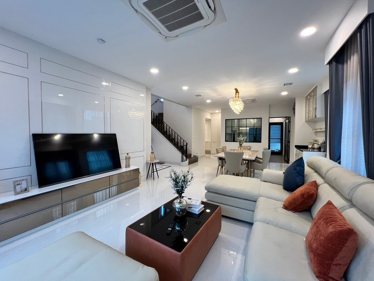 For SaleHousePattanakan, Srinakarin : Urgent sale Nantawan Rama 9 - New Krungthepkretha 📞065-626-5636 Big house, corner plot, fully furnished.