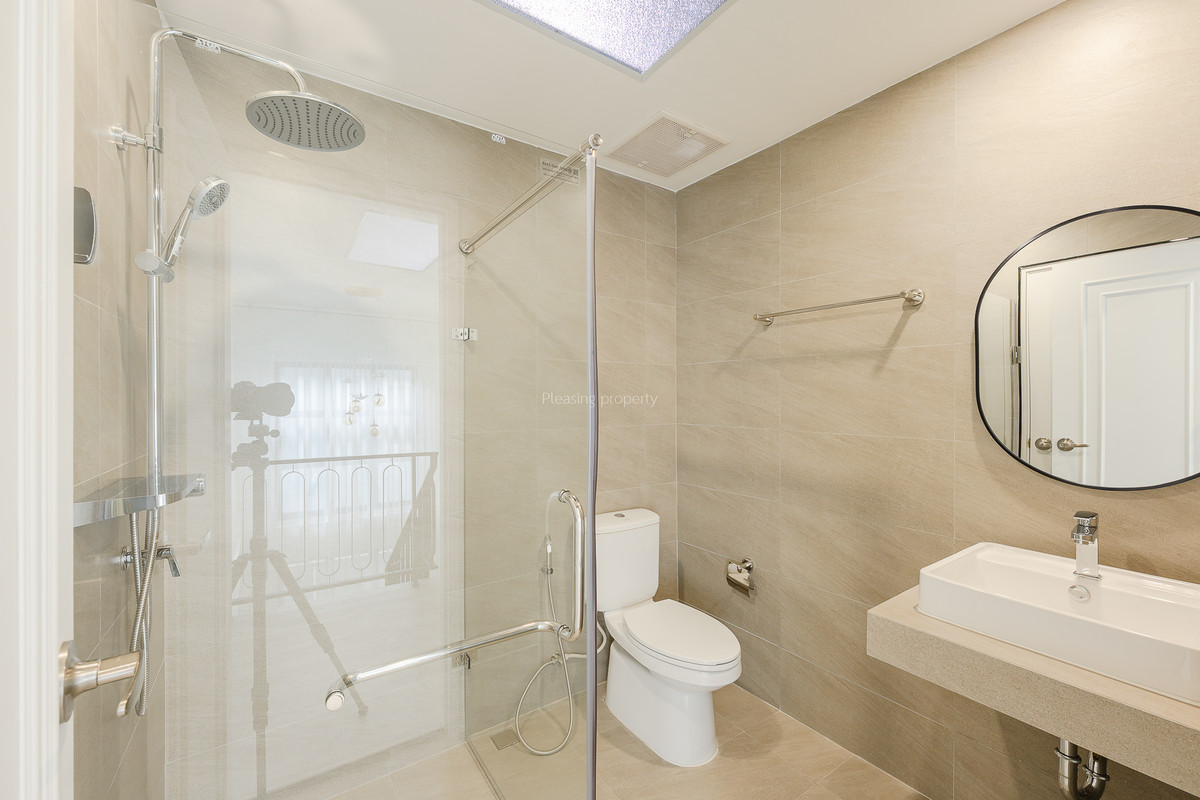 For SaleHouseOnnut, Udomsuk : Single house 60 sq m, Soi On Nut 44, good location, renovated, ready to move in.