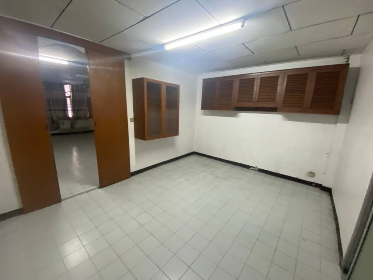 For RentTownhomePattanakan, Srinakarin : Townhome for rent, 2 floors, 2 bedrooms, 2 bathrooms, located at Soi Phatthanakan 29.