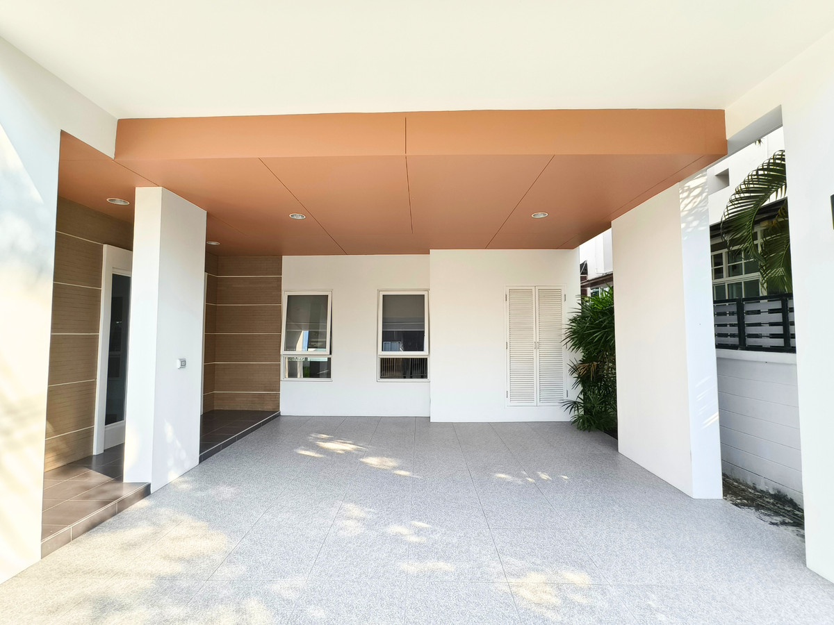 บ้านมีนบุรี-ร่มเกล้า : ขาย ให้เช่า บ้านเดี่ยว แปลงริม Parkway Aliv รามคำแหง (ปาร์คเวย์ชาเล่ต์ เฟสใหม่) ติดรถไฟฟ้า 3 ห้องนอน 3 ห้องน้ำ บ้านสวยไม่ต้องซ่อม พร้อมตกแต่ง