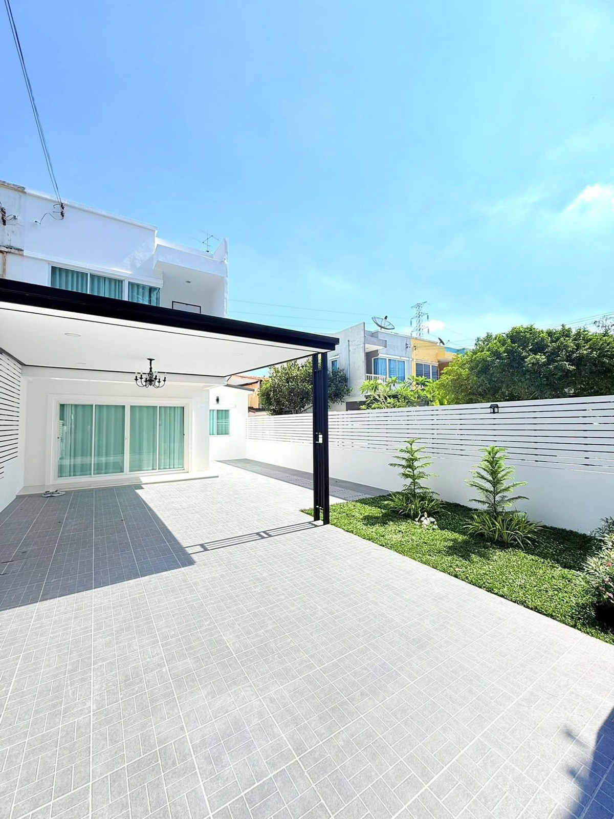 ขายทาวน์โฮมพัทยา บางแสน ชลบุรี สัตหีบ : ทาวน์โฮม หมู่บ้านรัตนากรวิลเลจ 10 / 3 ห้องนอน (ขาย), Townhome Rattanakon Village 10 / 3 Bedrooms (FOR SALE) BEWN117