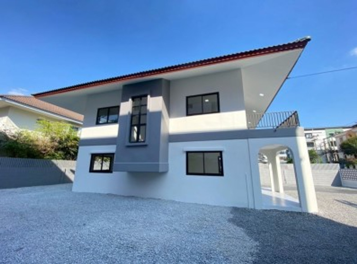 ขายบ้านปทุมธานี รังสิต ธรรมศาสตร์ : ขายบ้านเดี่ยว 2 ชั้น หมู่บ้านเมืองเอกรังสิต ถนนพหลโยธิน ตำบลหลักหก อำเภอเมืองปทุมธานี จังหวัดปทุมธานี  มหาวิทยาลัยรังสิต ใกล้ทางด่วนดอนเมืองโทลเวย์