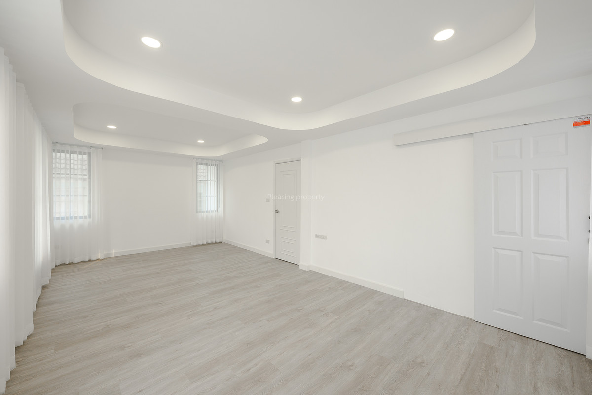 For SaleHouseOnnut, Udomsuk : Single house 60 sq m, Soi On Nut 44, good location, renovated, ready to move in.