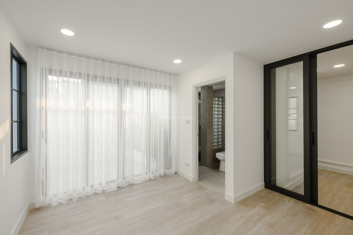 For SaleHouseOnnut, Udomsuk : Single house 60 sq m, Soi On Nut 44, good location, renovated, ready to move in.