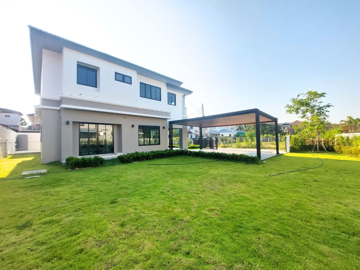 For SaleHouseNonthaburi, Bang Yai, Bangbuathong : Near MRT Bang Phlu & Westgate! Large detached house, 156 sq m., Chollada Village, Bang Bua Thong, newly renovated, prime location connecting Rattanathibet-Chaiyaphruek, quick access to the city, 4 bedrooms, complete functions, full central area.  Last