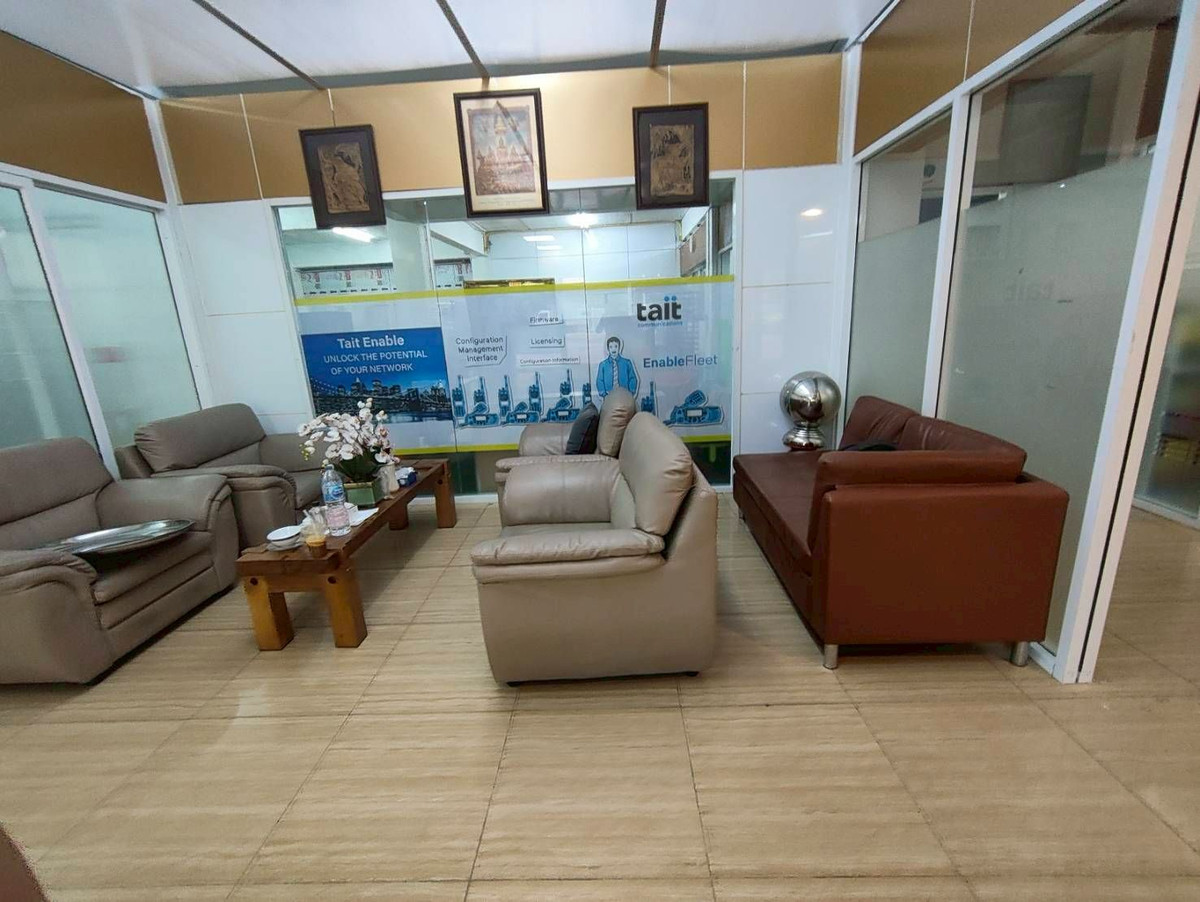 Shop HouseSamut Prakan,Samrong : Commercial building for rent/sale, good location, suitable for doing business. Usable area per floor is approximately 300 sq m.