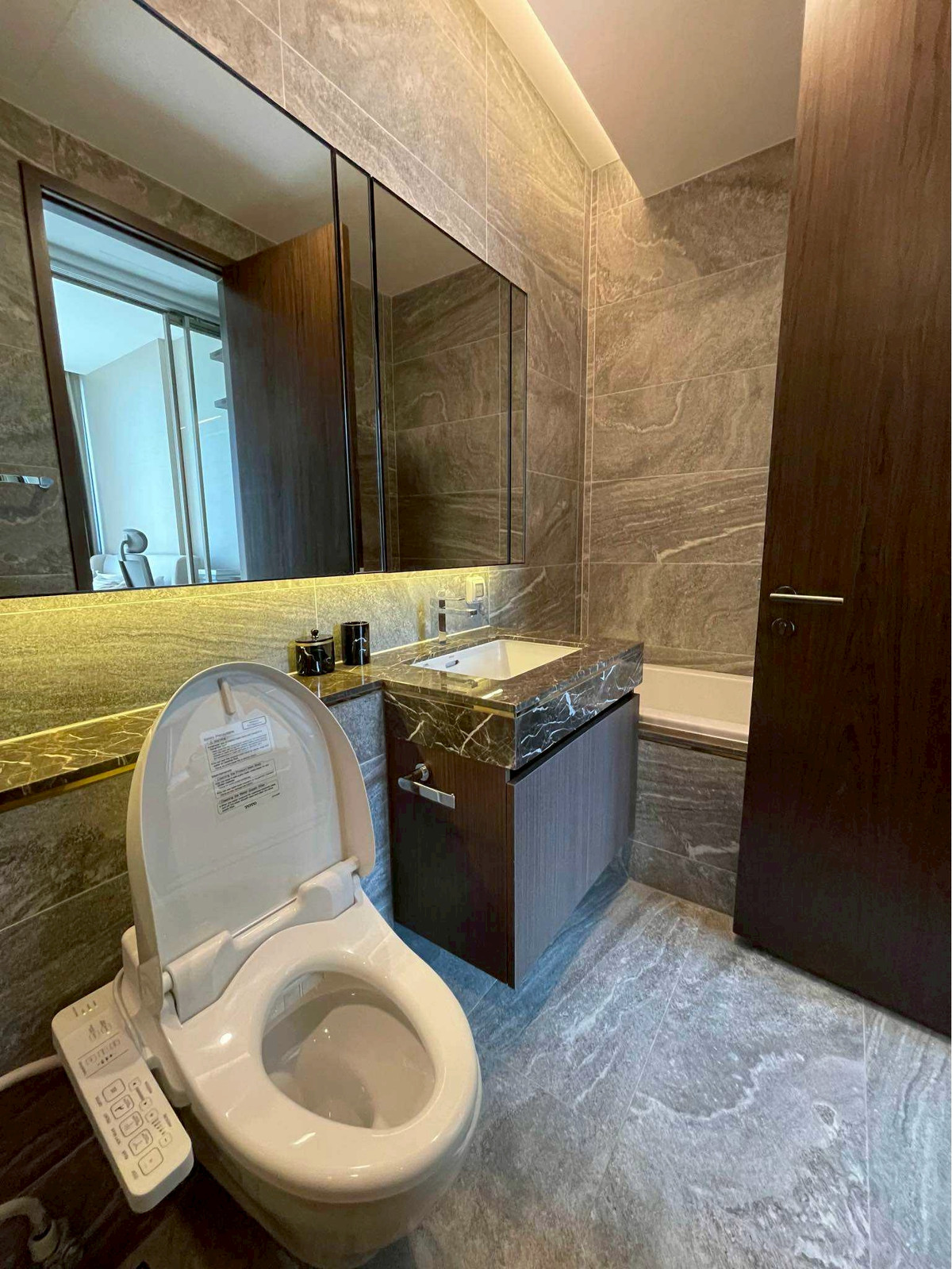 For RentCondoSukhumvit, Asoke, Thonglor : The ESSE Sukhumvit 36 Condominium Luxury Room for Rent